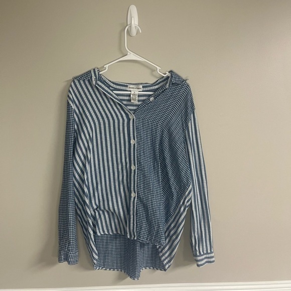 Asymmetrical Blue and White Long Sleeve Button Down Shirt Draper’s and Damon’s - Picture 1 of 3